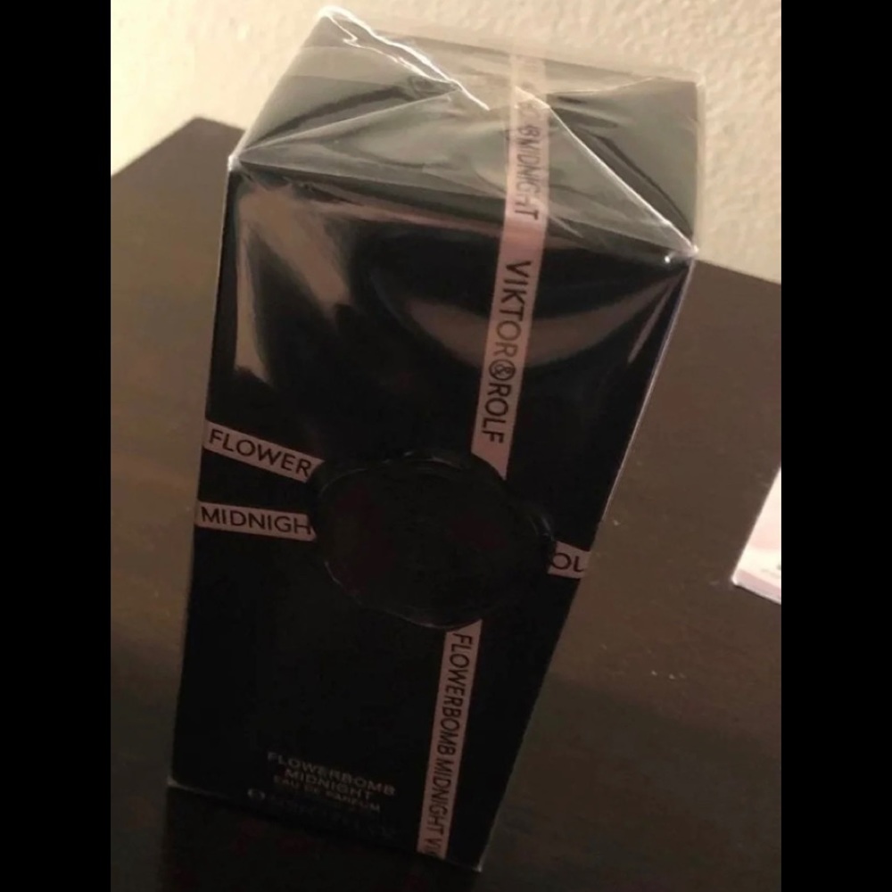 Viktor and Rolf Flowerbomb Midnight 1.7